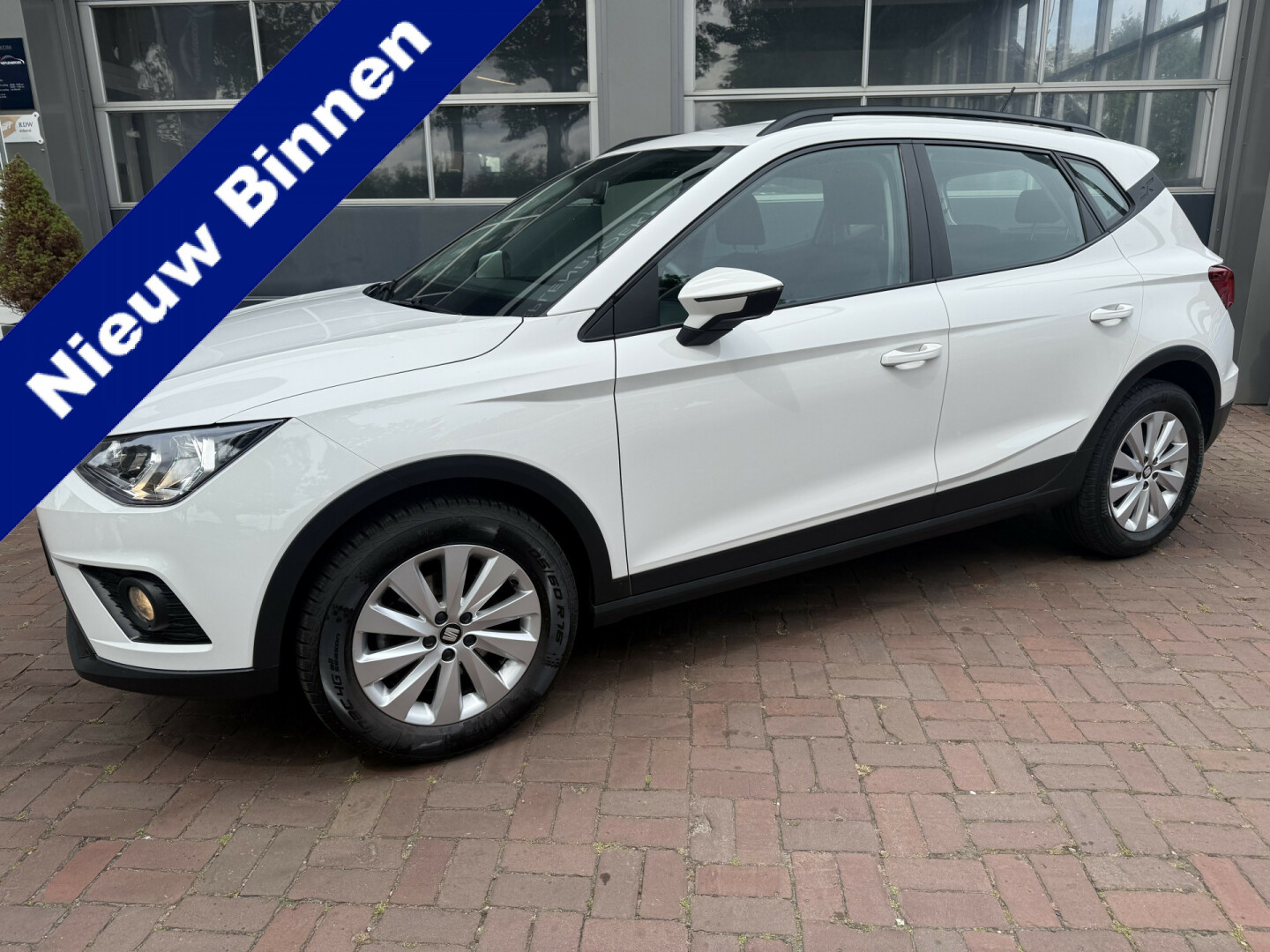 SEAT-Arona-0