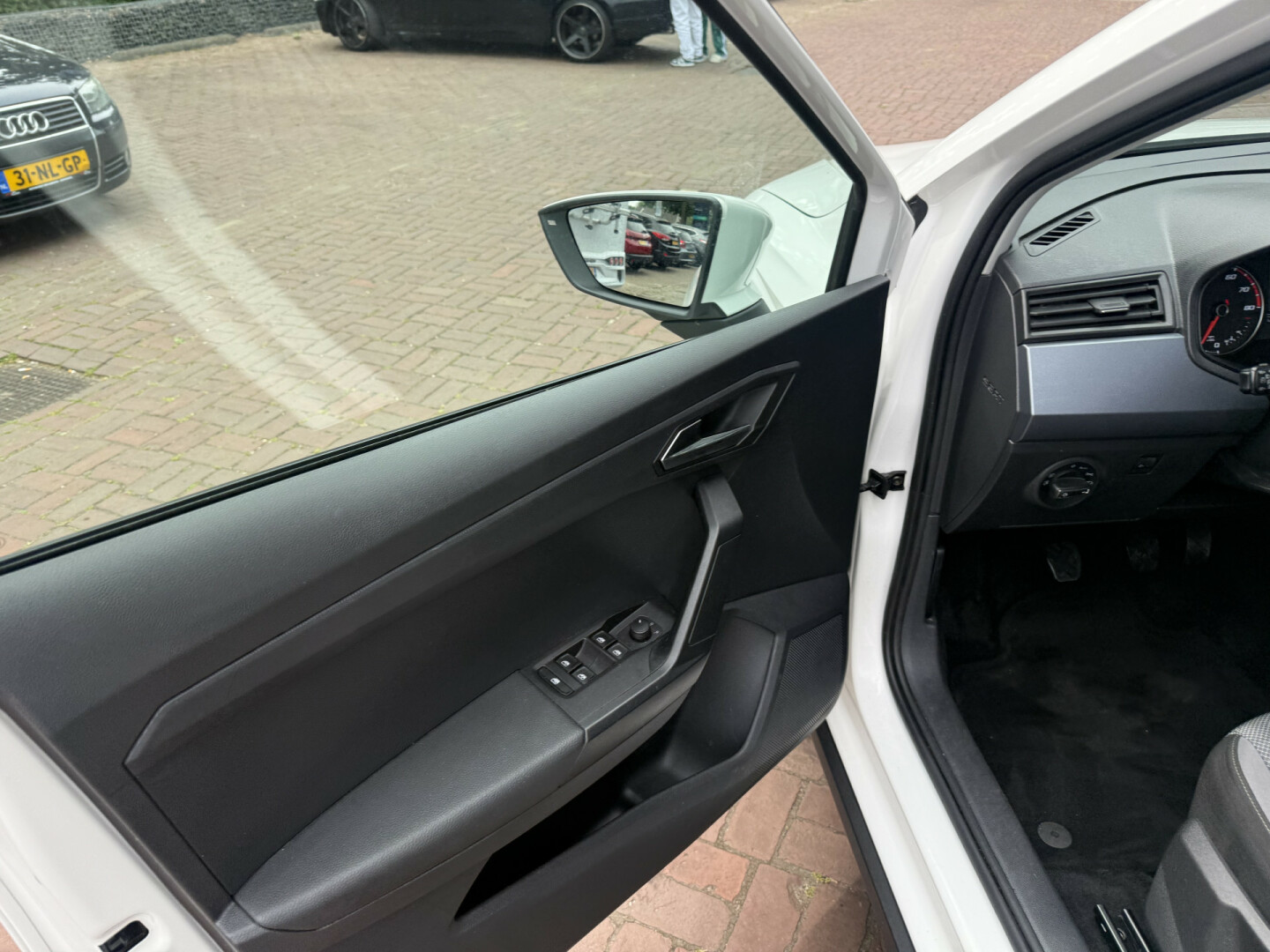 SEAT-Arona-16