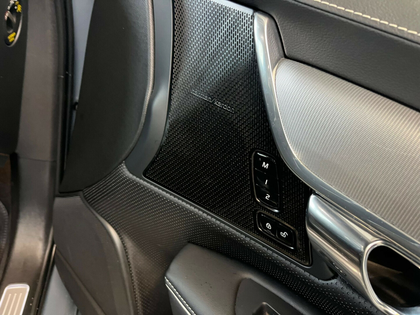 Volvo-V90-21