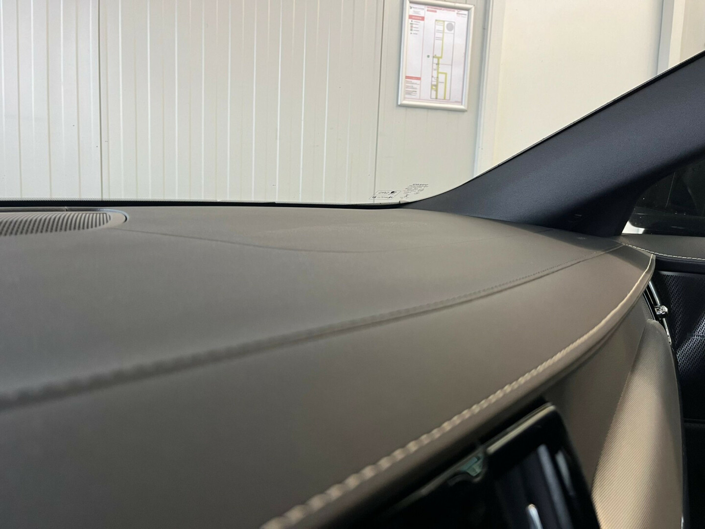 Volvo-V90-25