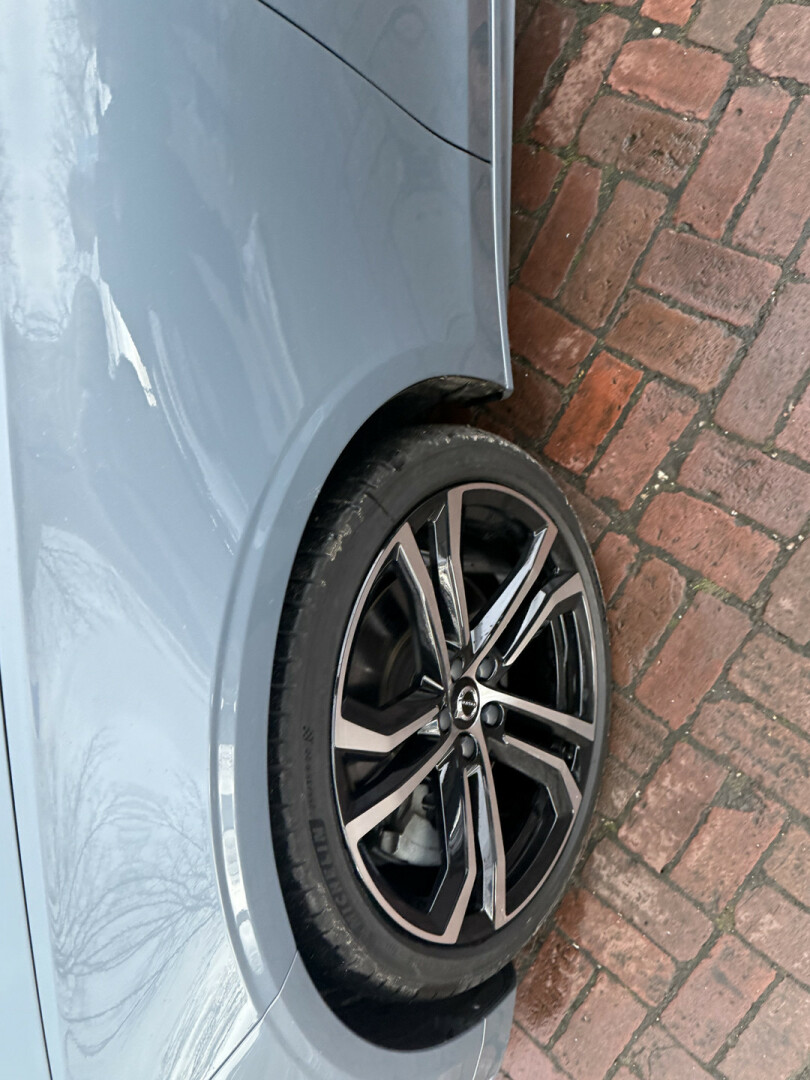 Volvo-V90-30
