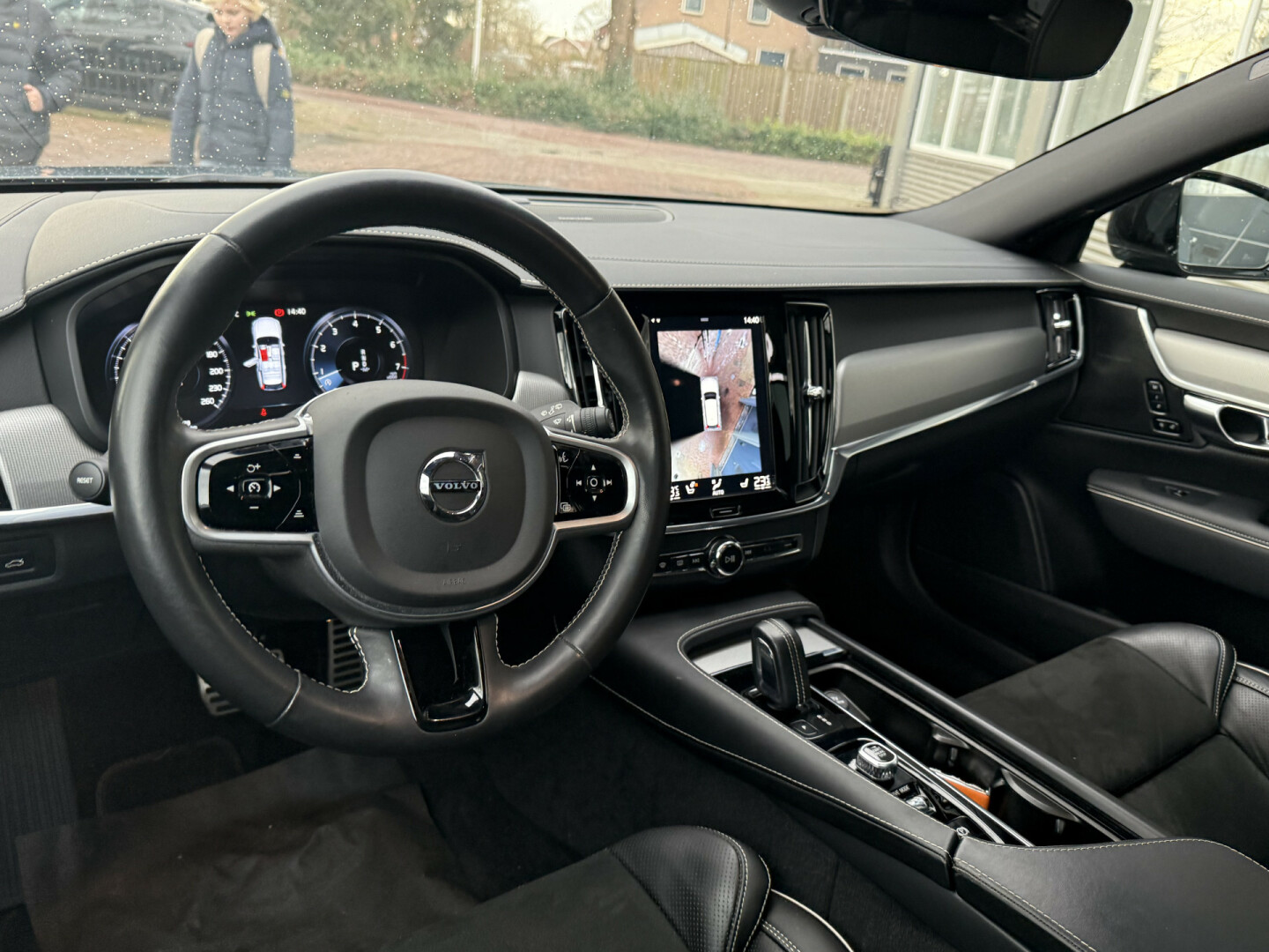 Volvo-V90-33