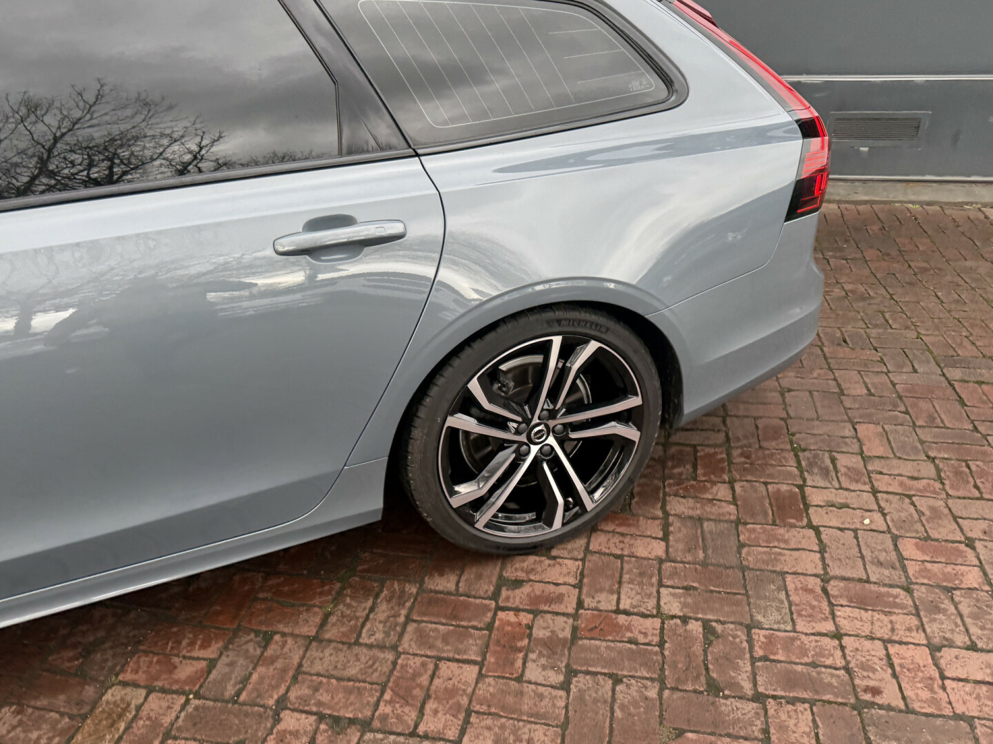Volvo-V90-36