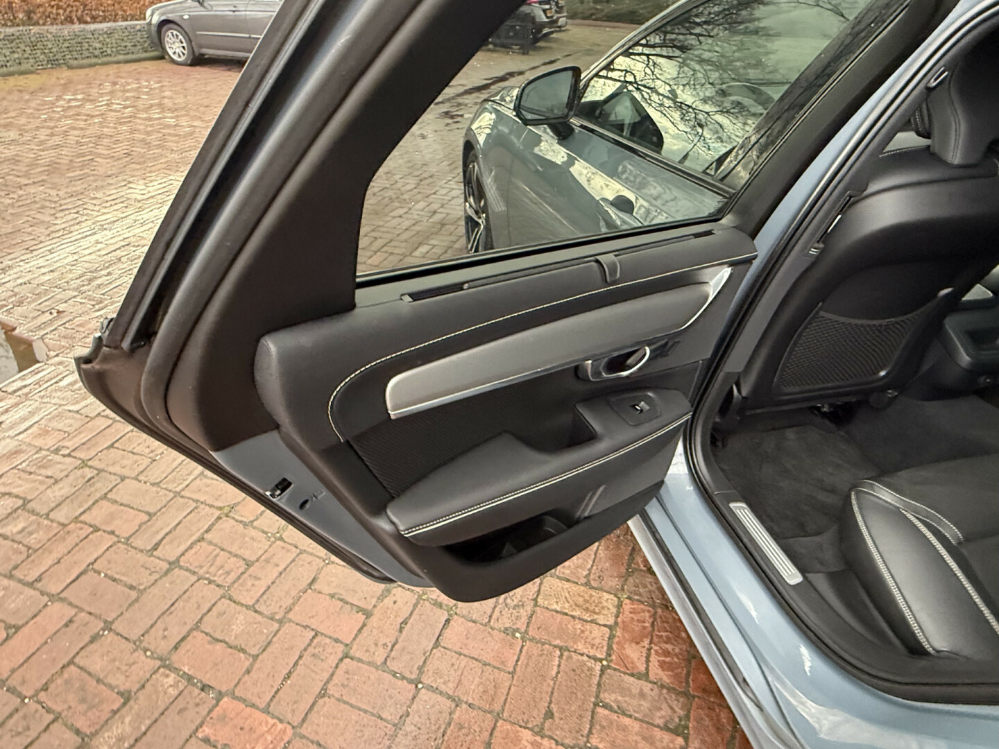 Volvo-V90-43