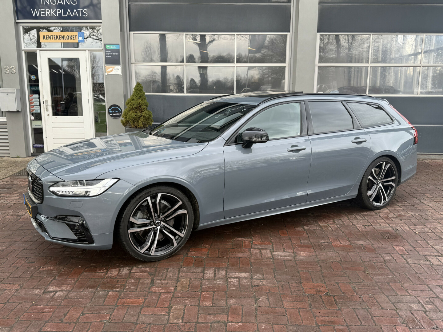 Volvo-V90-45