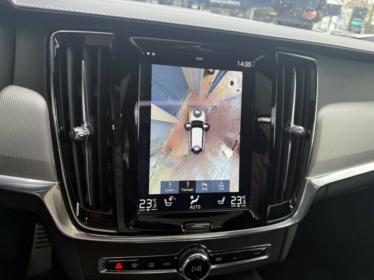 Volvo-V90-48