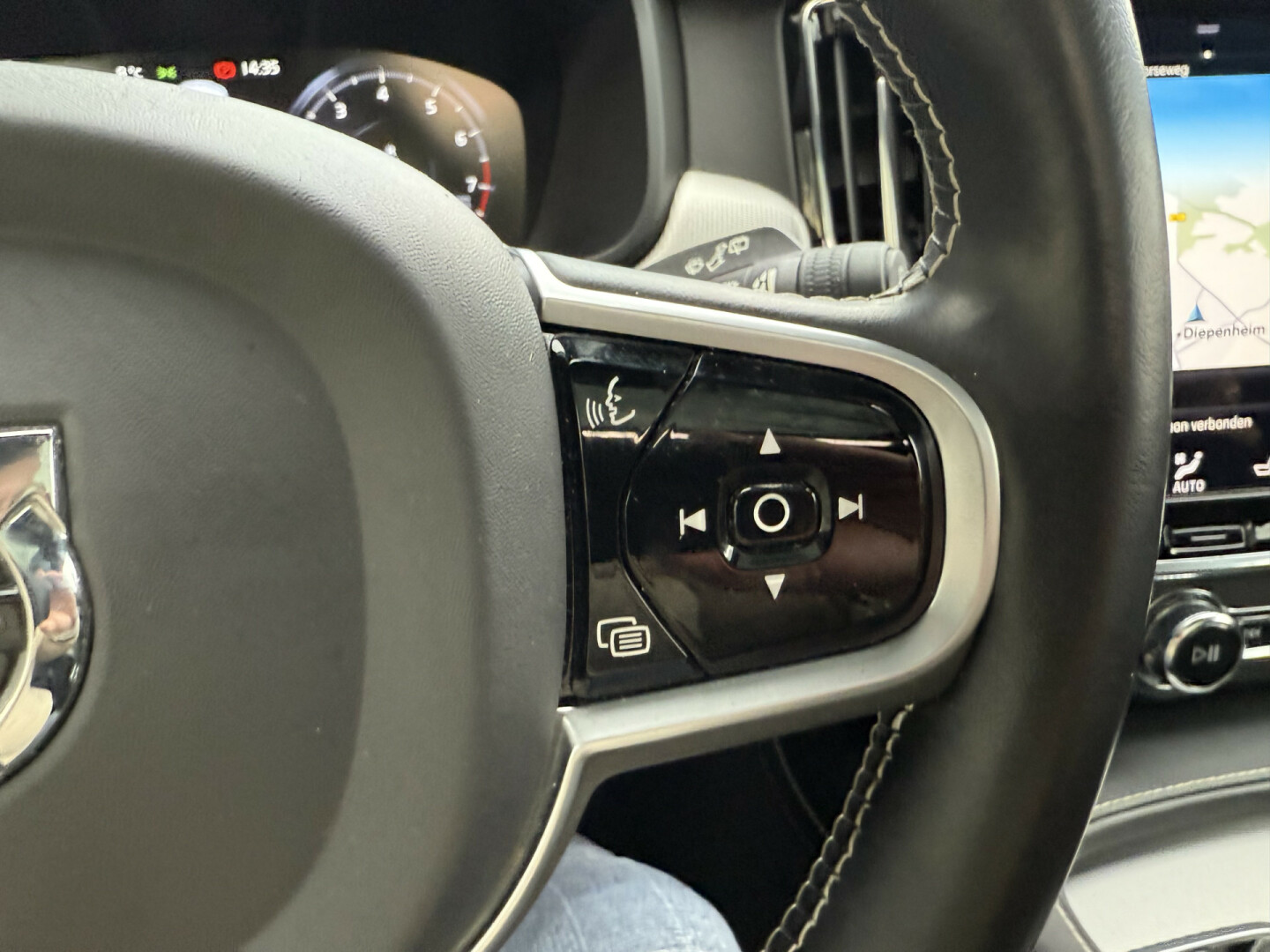 Volvo-V90-49