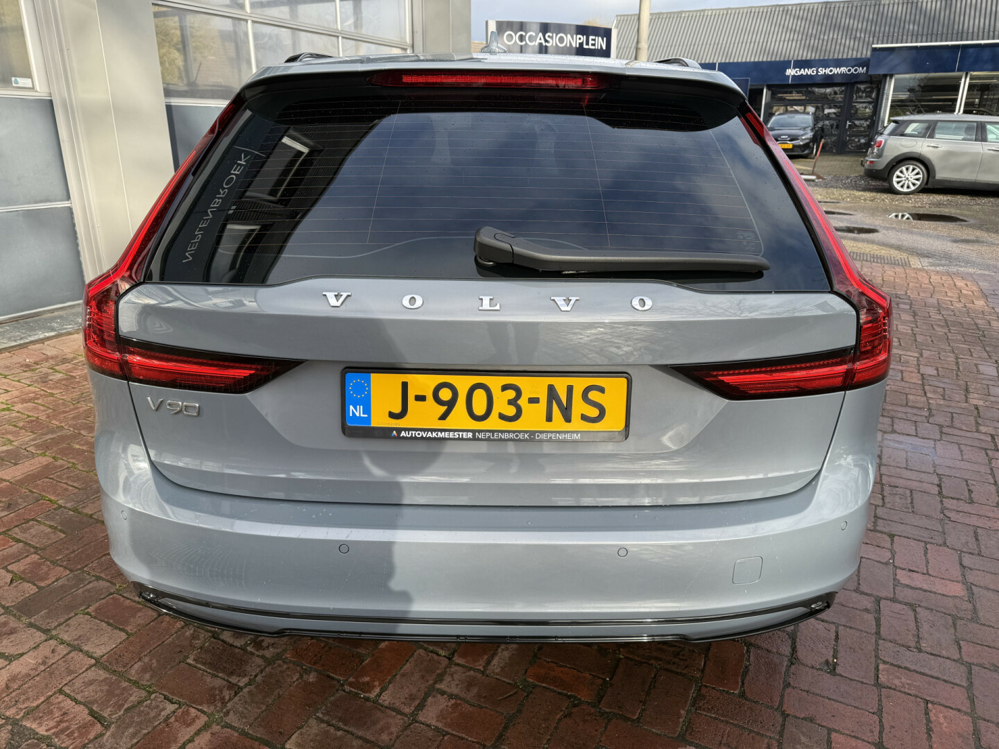 Volvo-V90-5