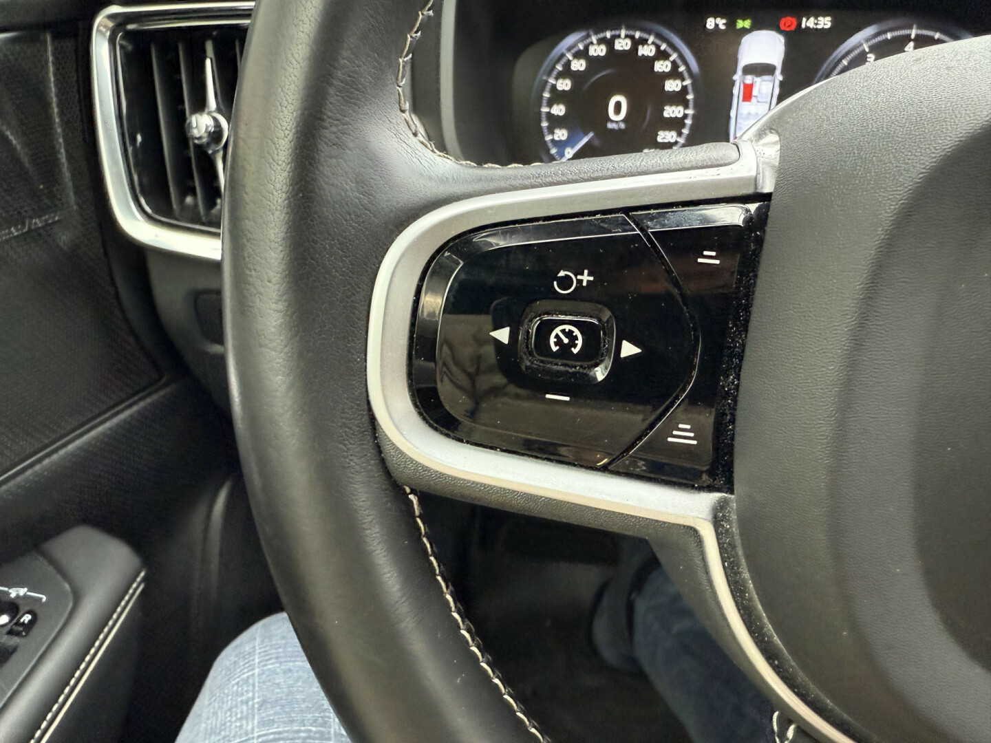 Volvo-V90-50